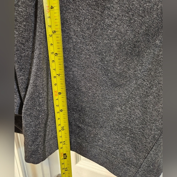 Lululemon Men's Gray Shorts - Picture 2 of 7